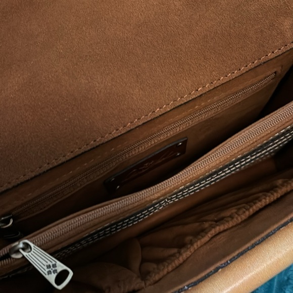 Brand new crossbody Patricia Nash embossed leather - Picture 4 of 8